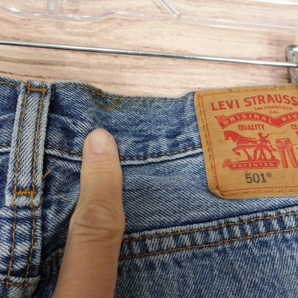 Levis 501 Jeans Mens 32x30 Blue Light Wash Regular Fit Straight Denim Button Fly